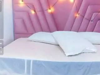 Hornybarelylegalgirl  live sex cam