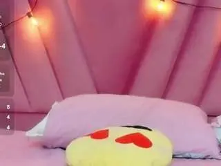 Hornybarelylegalgirl  live sex cam