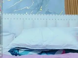 Hornybarelylegalgirl  live sex cam