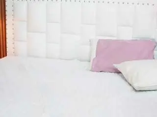 Hornybarelylegalgirl  live sex cam