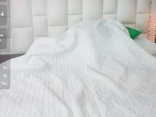 Hornybarelylegalgirl  live sex cam