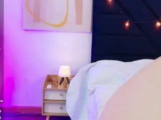 Hornybarelylegalgirl  live sex cam
