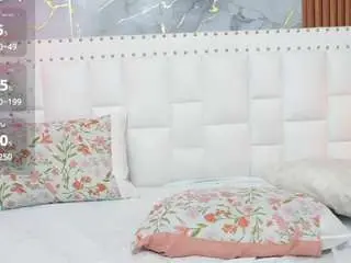Hornybarelylegalgirl  live sex cam