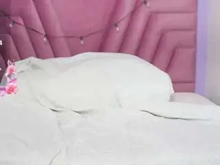 Hornybarelylegalgirl  live sex cam