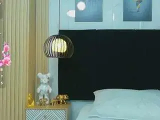 Hornybarelylegalgirl  live sex cam