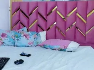Hornybarelylegalgirl  live sex cam