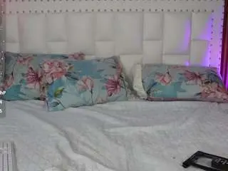 Hornybarelylegalgirl  live sex cam