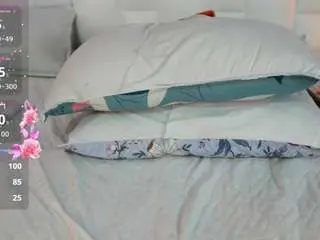 Hornybarelylegalgirl  live sex cam