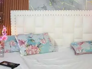Hornybarelylegalgirl  live sex cam