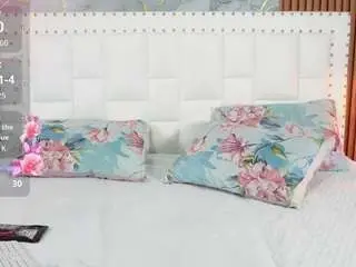Hornybarelylegalgirl  live sex cam