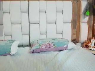 Hornybarelylegalgirl  live sex cam
