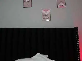 Hornybarelylegalgirl  live sex cam