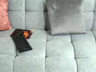 Luna-logan  live sex cam