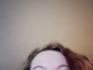 Redheadbee  live sex cam