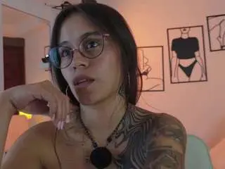 Thamaral1  live sex cam