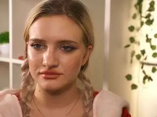 Crystaduesterback  live sex cam