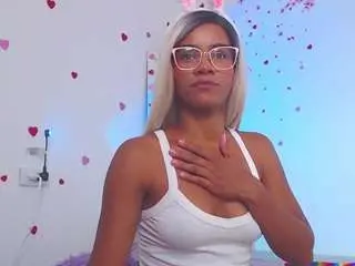 Ebony-cocklover  live sex cam