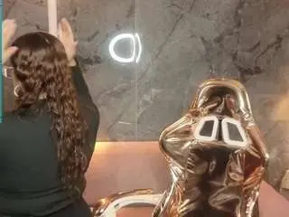 Evoni-b  live sex cam