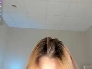 Wetluna1  live sex cam