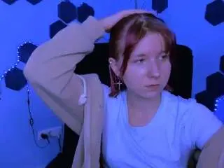 Kira-melt  live sex cam