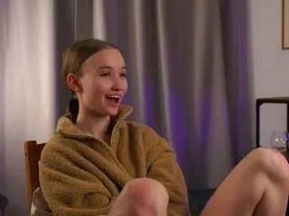 Udelafulwood  live sex cam