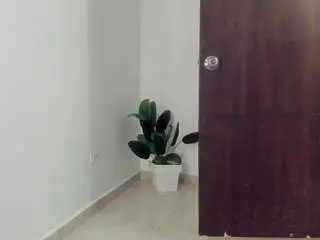 Milapetiteasm  live sex cam