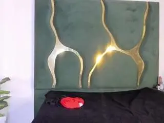 Milapetiteasm  live sex cam