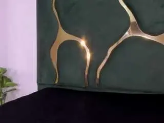 Milapetiteasm  live sex cam