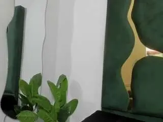 Milapetiteasm  live sex cam
