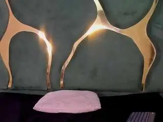 Milapetiteasm  live sex cam