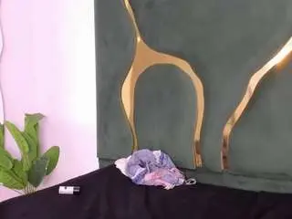 Milapetiteasm  live sex cam