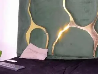 Milapetiteasm  live sex cam