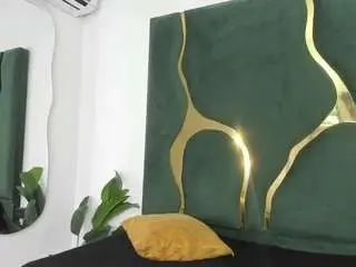 Milapetiteasm  live sex cam
