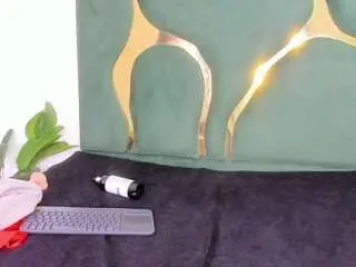 Milapetiteasm  live sex cam