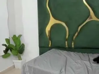 Milapetiteasm  live sex cam