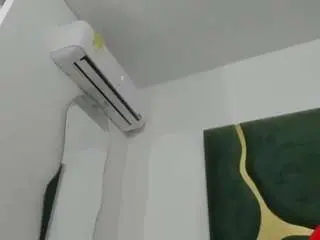 Milapetiteasm  live sex cam