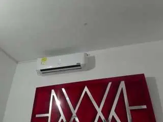 Milapetiteasm  live sex cam