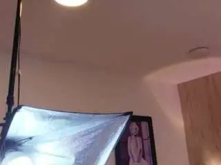 Abrilbrentt  live sex cam