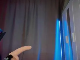 Juicy-vikki  live sex cam