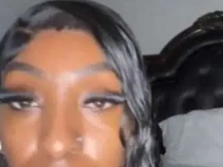 Llilredd  live sex cam