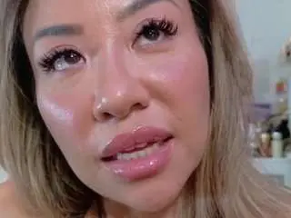 Spikedbella  live sex cam