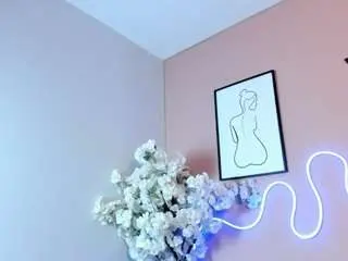 Karolinee  live sex cam