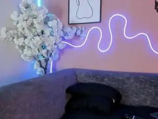 Karolinee  live sex cam