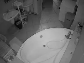 Voyeurcam-julmodels-bath-1st-1  live sex cam