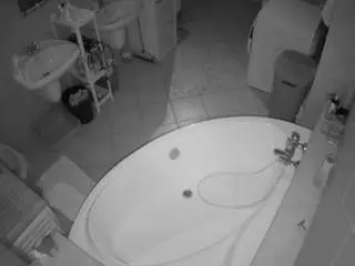 Voyeurcam-julmodels-bath-1st-1  live sex cam
