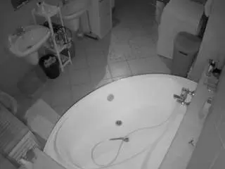 Voyeurcam-julmodels-bath-1st-1  live sex cam