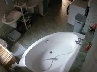 Voyeurcam-julmodels-bath-1st-1  live sex cam