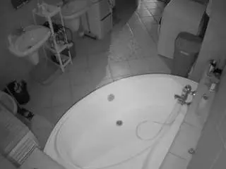 Voyeurcam-julmodels-bath-1st-1  live sex cam