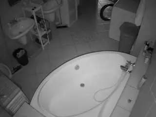 Voyeurcam-julmodels-bath-1st-1  live sex cam
