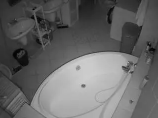 Voyeurcam-julmodels-bath-1st-1  live sex cam
